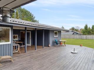 Holiday Home Linda - 600m from the sea by Interhome - 5