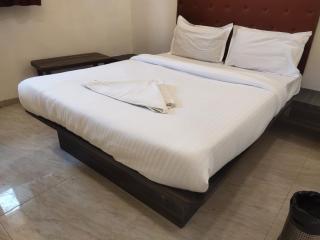Hotel Durga-Bluzap Hospitality Thane Railway Station - 0