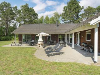 Holiday Home Hughe - 300m from the sea by Interhome - 5