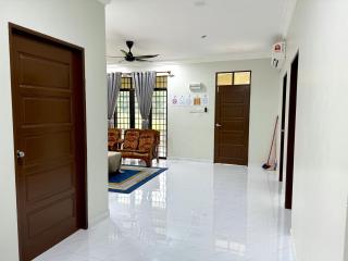 AL-REZQI HomeStay - 8