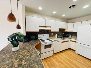 Stylish Condo Retreat Quiet, Pet-friend, Parking - 8