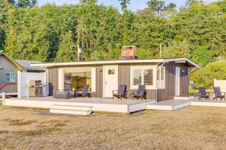 Beach Access, Deck Waterfront Whidbey Island Home - 9