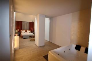 VIP Suite 108 - Castle De Paris - 6