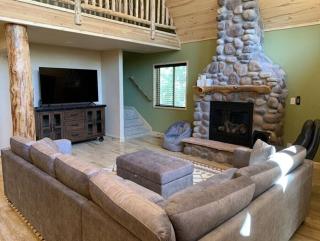 Gorgeous & Tranquil Chalet Cabin - 2