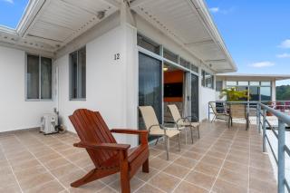 Modern Top-Floor Condo with Panoramic Views and Community Pool - Coco - 7