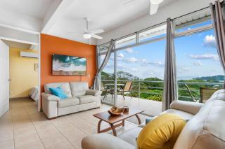Modern Top-Floor Condo with Panoramic Views and Community Pool - Coco - 3