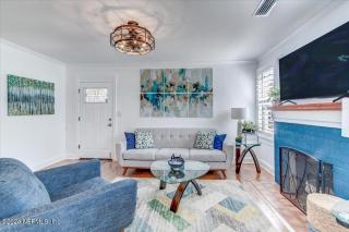 Jacksonville Hideaway Modern Pet-Friendly - 2