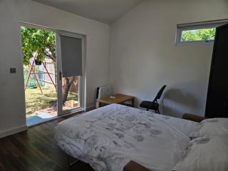 Cosy Modern Studio Apt in Wallington near Station - 0