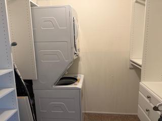 Beautiful, Extra-Large Unit with Parking - 2