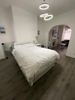 Sleep upto 3 Ideal double bed studio space - 0