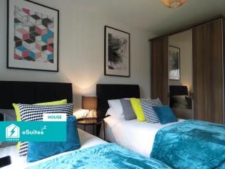 Tudors eSuites - 3 Bedroom City Centre House with Garden and Parking - #25W - 2