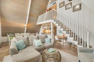 Unique A-Frame Beach House The Beacon at OIB - 7