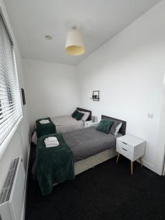 Salford Quays Modern 2BR Apt - 5