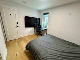 Spacious Room3, Airport, Free Pkg, Sep Entrance, New Reno, Shared bathroom - 9