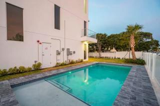 Pompano Beach Retreat villa with Pool Jacuzzi - 9