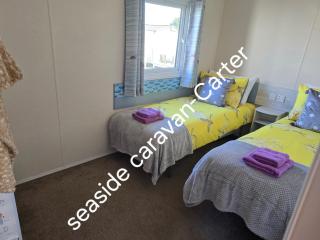 Seaside Caravan Home - 9