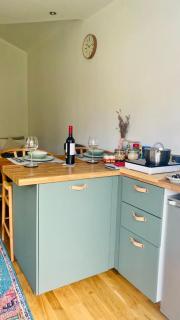 The Cherry Hill Studio - Kitchenette, bathroom, parking and lovely garden - 6