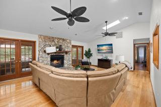 The Secluded Sanctuary Zen Nature Retreat with Salt Pool, Office & Lanai - 3