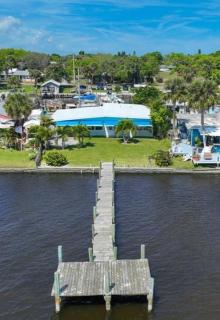 Waterfront Oasis- 3 bedroom on the River - 0