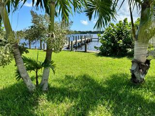 Waterfront Oasis- 3 bedroom on the River - 5