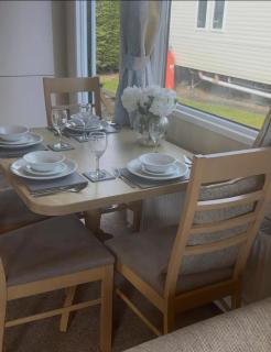 8 birth Diamond rated Caravan, en-suite, with decking at Parkdean resorts, Southview holiday park - 8