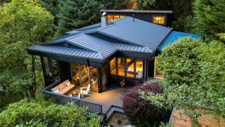 Coastal escape w balcony firebowl ocean views near Manzanita Sunset House by AvantStay - 0
