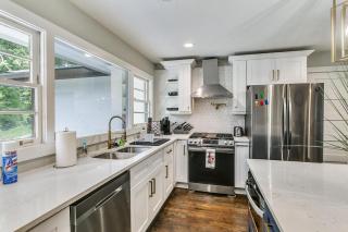 Designer 5 Bedroom with Backyard Downtown ATL - 1