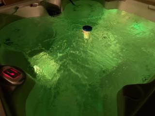 Hot Tub Patio Netflixgamescentral Acsleeps 8 - 9