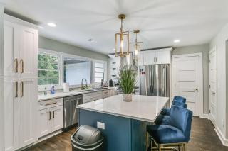Designer 5 Bedroom with Backyard Downtown ATL - 2