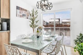 Hot Tub Patio NetflixGamesFireplaceSleeps 8 - 7