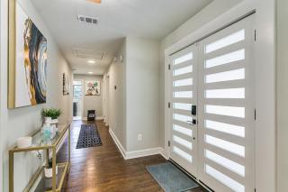 Designer 5 Bedroom with Backyard Downtown ATL - 7