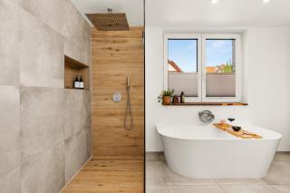 FeelGood Ferienhaus - 212 qm mit Sauna, Garten, Terrasse, Grill - 2 Apartments - für Familien & Gruppen - Mitten in Deutschland - 8