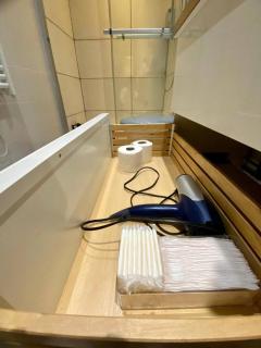 Isly Room's - 4