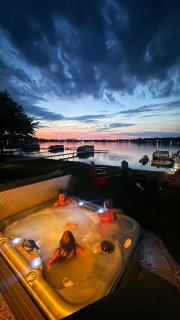 Cozy Cottage-hot tub-scenic views & private dock - 0