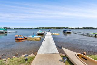 Cozy Cottage-hot tub-scenic views & private dock - 8