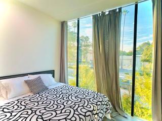 LA Modern Street View Glass Window 2BR - 7
