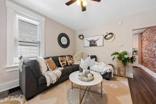 Sophisticated Boho Condo Walkable Columbus - 5
