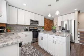 Sophisticated Boho Condo Walkable Columbus - 3