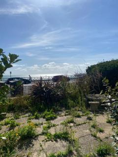 The Seafront Hideaway - 8