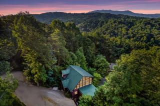 Romantic Mountain Getaway - Hot Tub, Games, 4mi to PF - 3