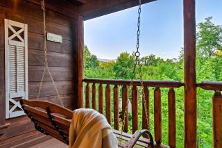 Romantic Mountain Getaway - Hot Tub, Games, 4mi to PF - 7