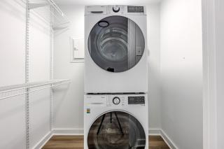 Upscale 2BR Condo with Gym and Free Parking - 4