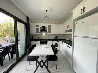 DeepXsuites - 1