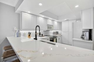 Luxury Beachfront Retreat on Longboat Key - 5