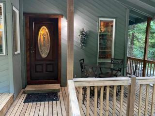 Private Secluded 3 BR Cabin near Mt Rainier, Sunrise & Crystal Mt Hiking - 9
