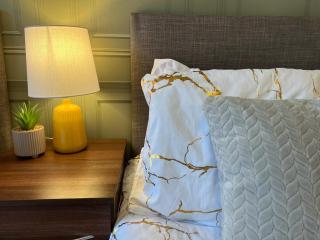 Charming House - Walking distance to Town Centre - Sleeps 6 - Free Parking, Self-Check-In, Fast WiFi and Smart TV by Yoko Property - 5