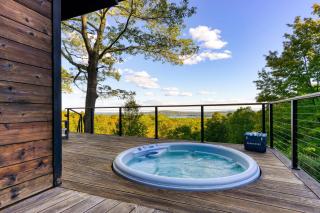 Modern Catskills Escape w Open Living Steam Shower Hot Tub w Mountain Views Minutes from Woodstock Trails Suncliff Vista - 0