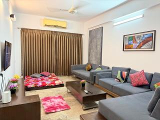 Premium 3 BR Apartment in Uttara Near Airport and Metro Sector 7 AC Wifi Modern Comfort - 2