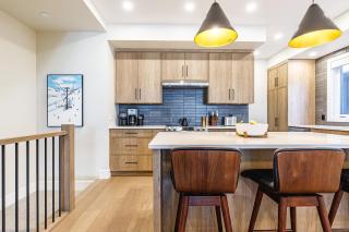 Aurora Luxe - Stunning Townhouse Private Hot Tub - 7