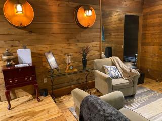 Private Cozy 3 BR Cabin near Mt Rainier, Sunrise & Crystal Mt Hiking - 4